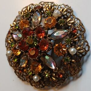 Gorgeous Gemstone Vintage Pin..goldtone..very good pre-owned condition
